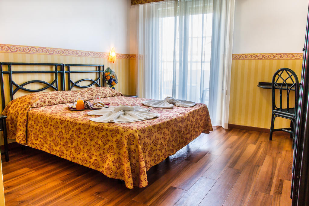 Hotel Consul - Family Hotel Riccione Zimmer foto