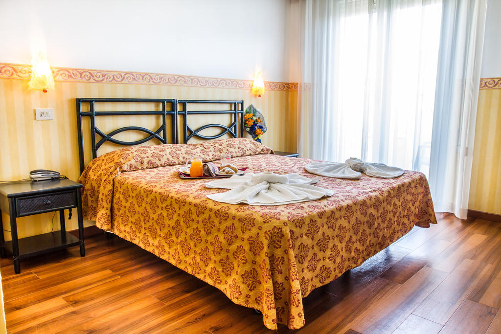 Hotel Consul - Family Hotel Riccione Zimmer foto
