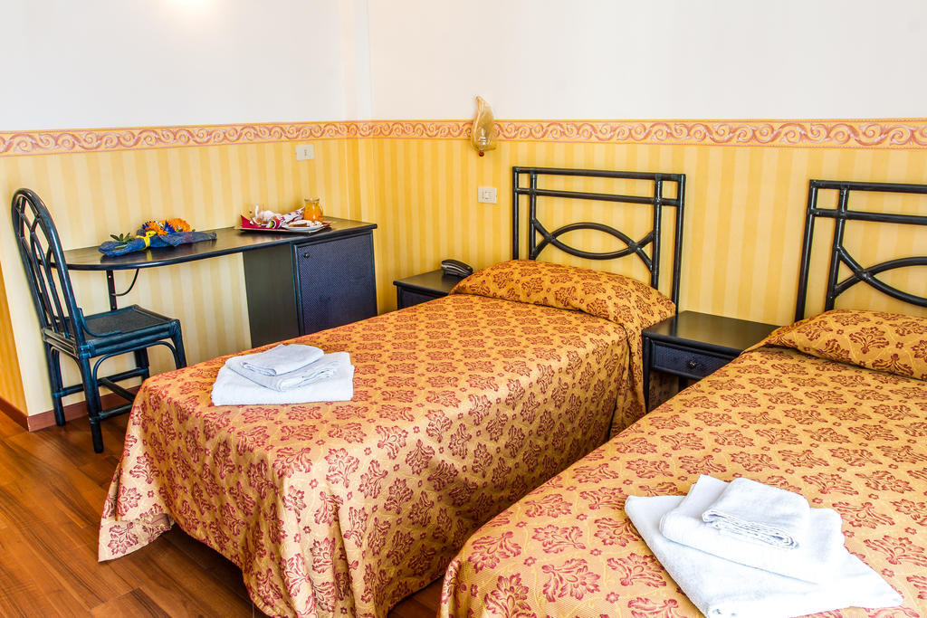 Hotel Consul - Family Hotel Riccione Zimmer foto